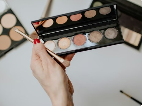 Brow shaping result showing clean, natural arch